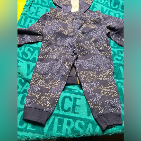 Carter’s Baby 3 piece sweatsuit - Picture 3 of 4